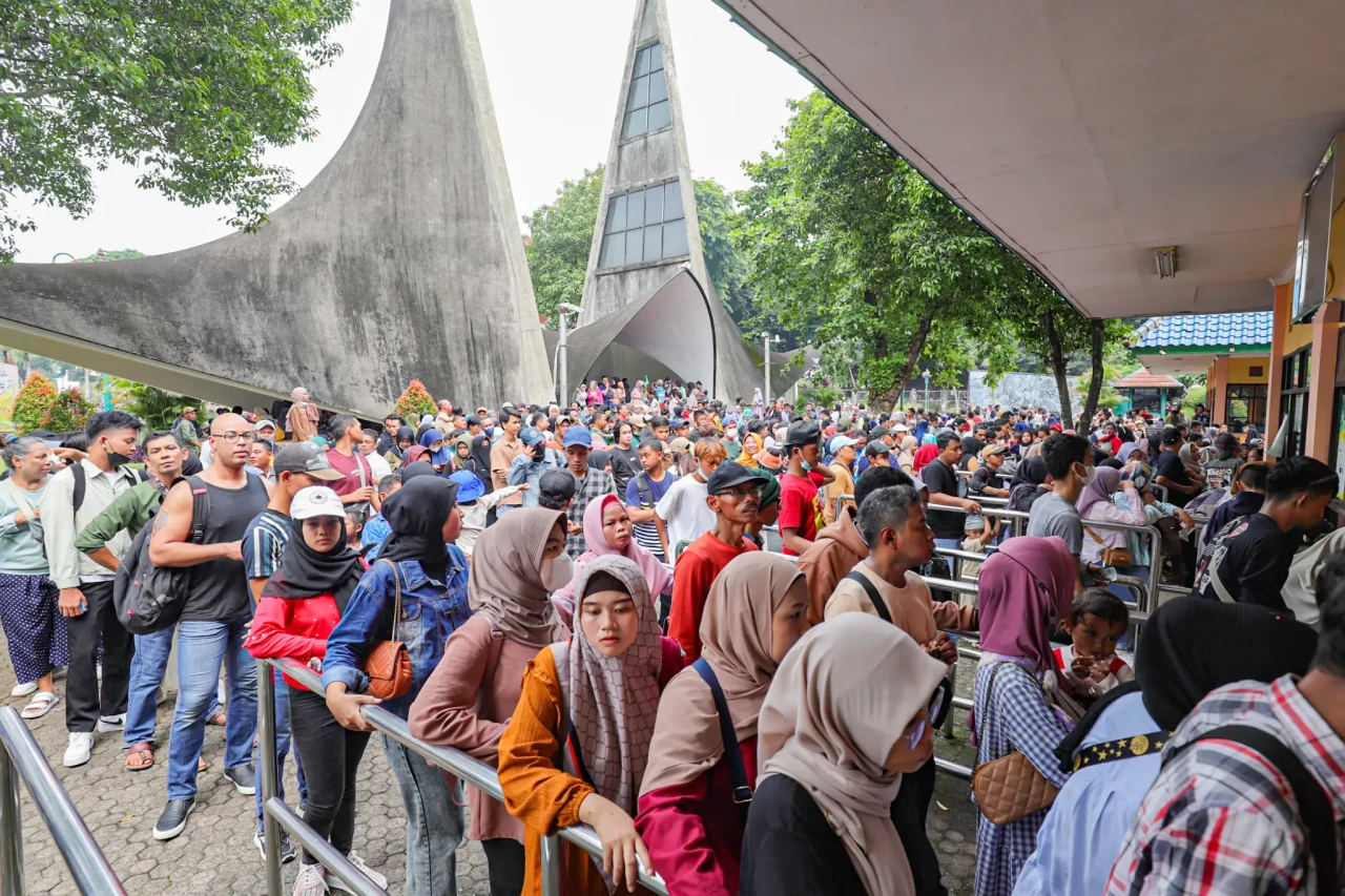 Libur Tahun Baru 2024,...