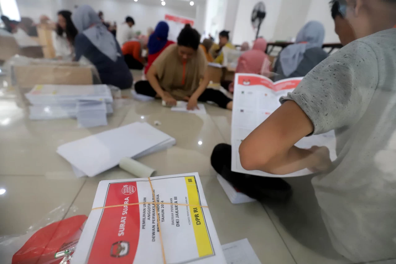 KPU Jakarta Barat Lakukan...