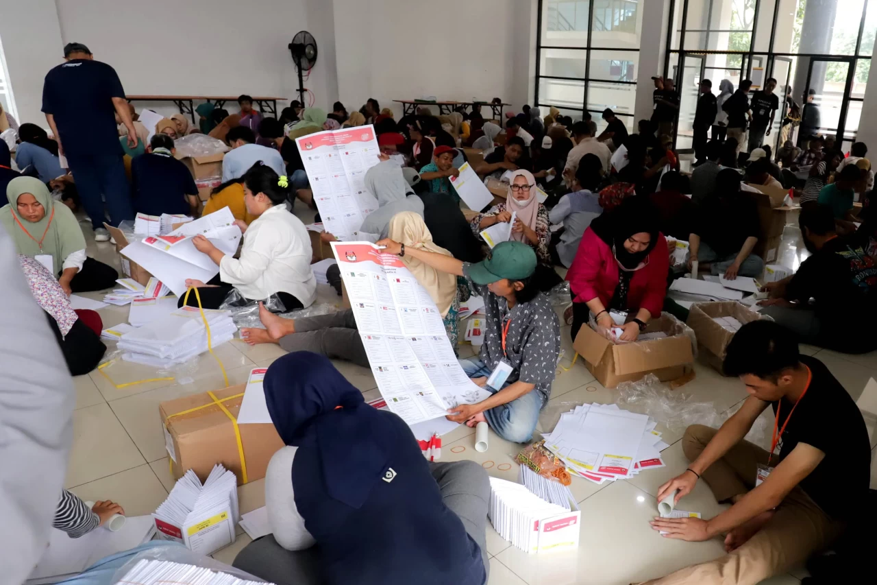 KPU Jakarta Barat Lakukan...