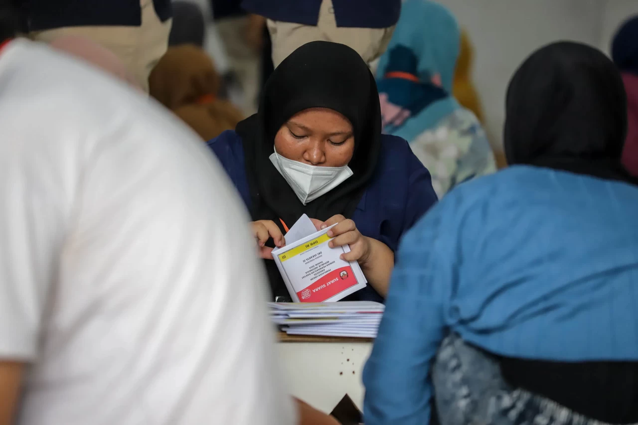 KPU Jakarta Barat Lakukan...