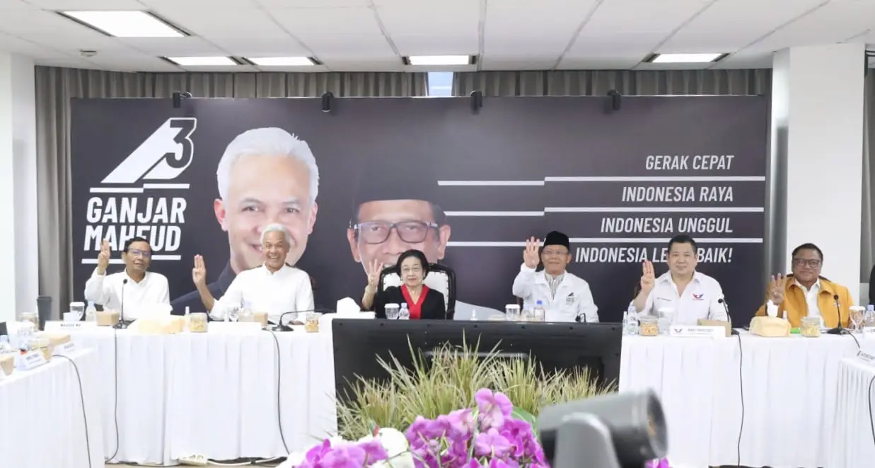 HT Sambut Megawati Hadir...