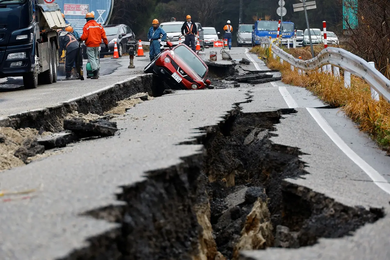 Dahsyatnya Gempa Merobek...