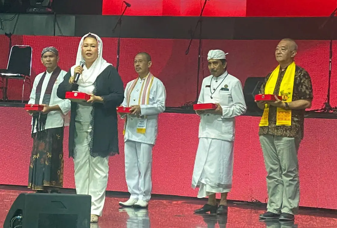 Yenny Wahid Raih Penghargaan...