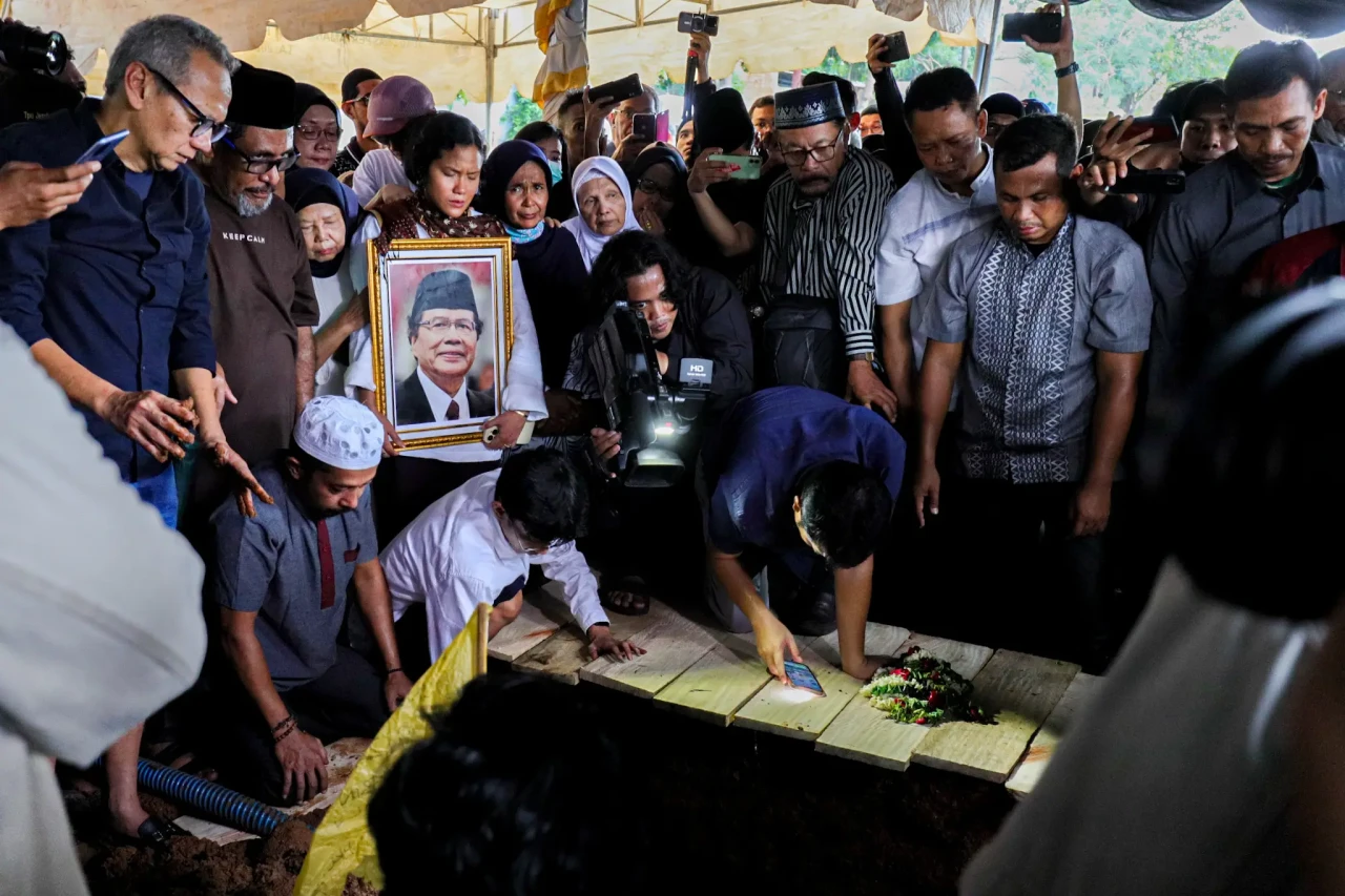 Pemakaman Rizal Ramli...