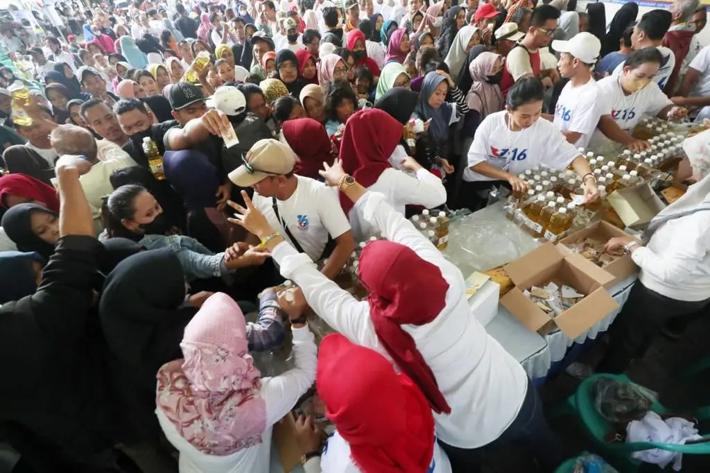 HT Tinjau Bazar Minyak...