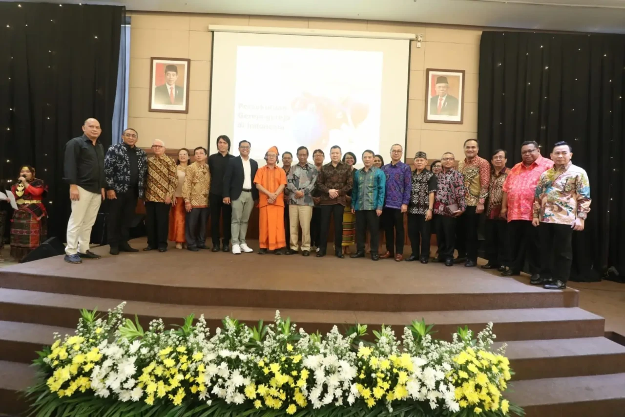 HT dan Mahfud MD Hadiri...