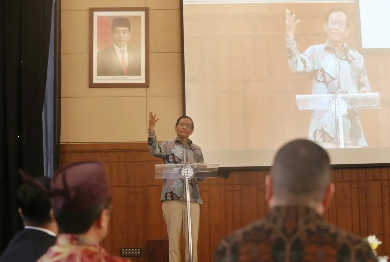 HT dan Mahfud MD Hadiri...