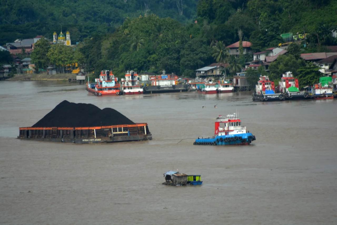 Lalu Lintas Tongkang...