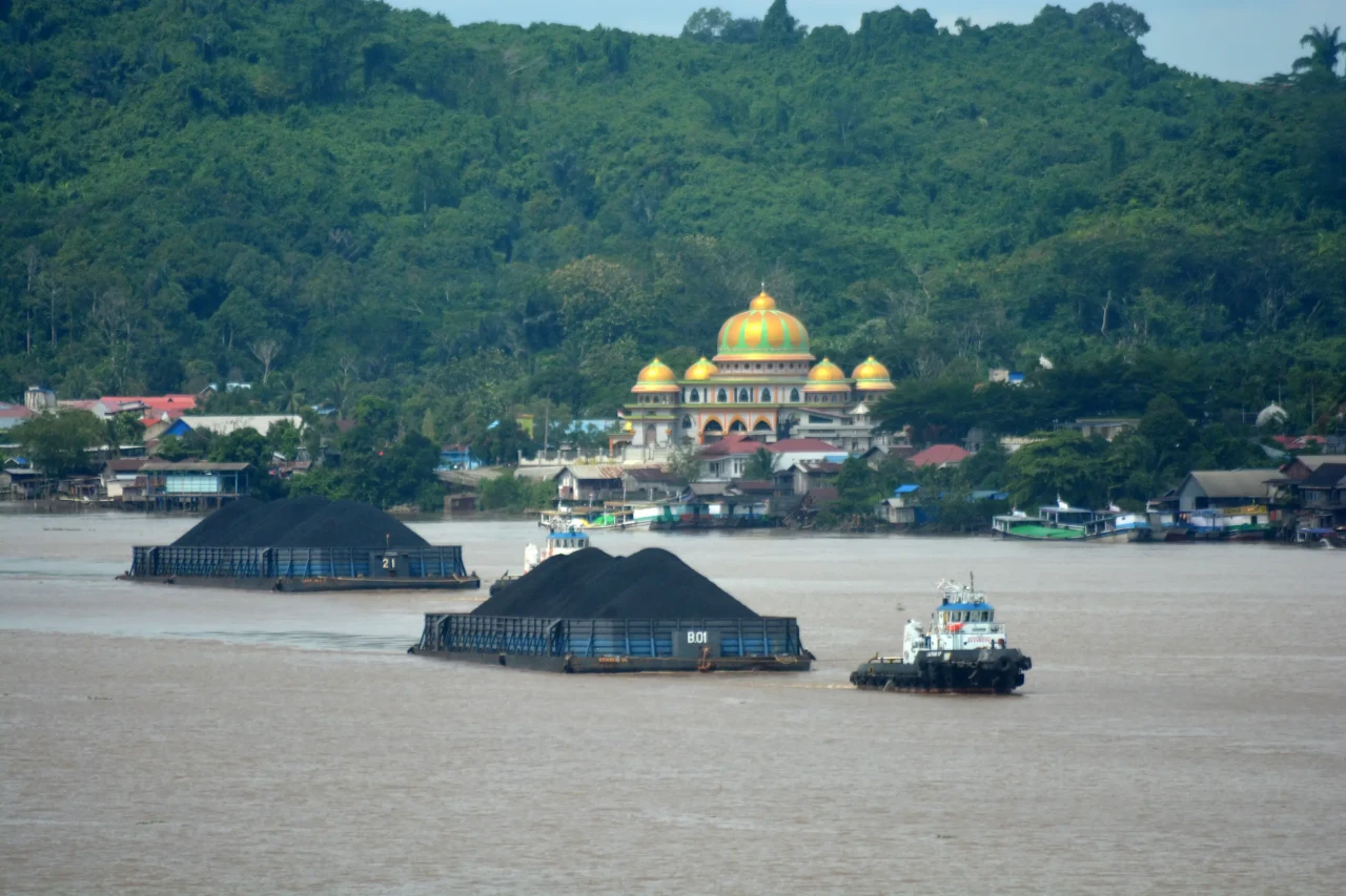 Lalu Lintas Tongkang...