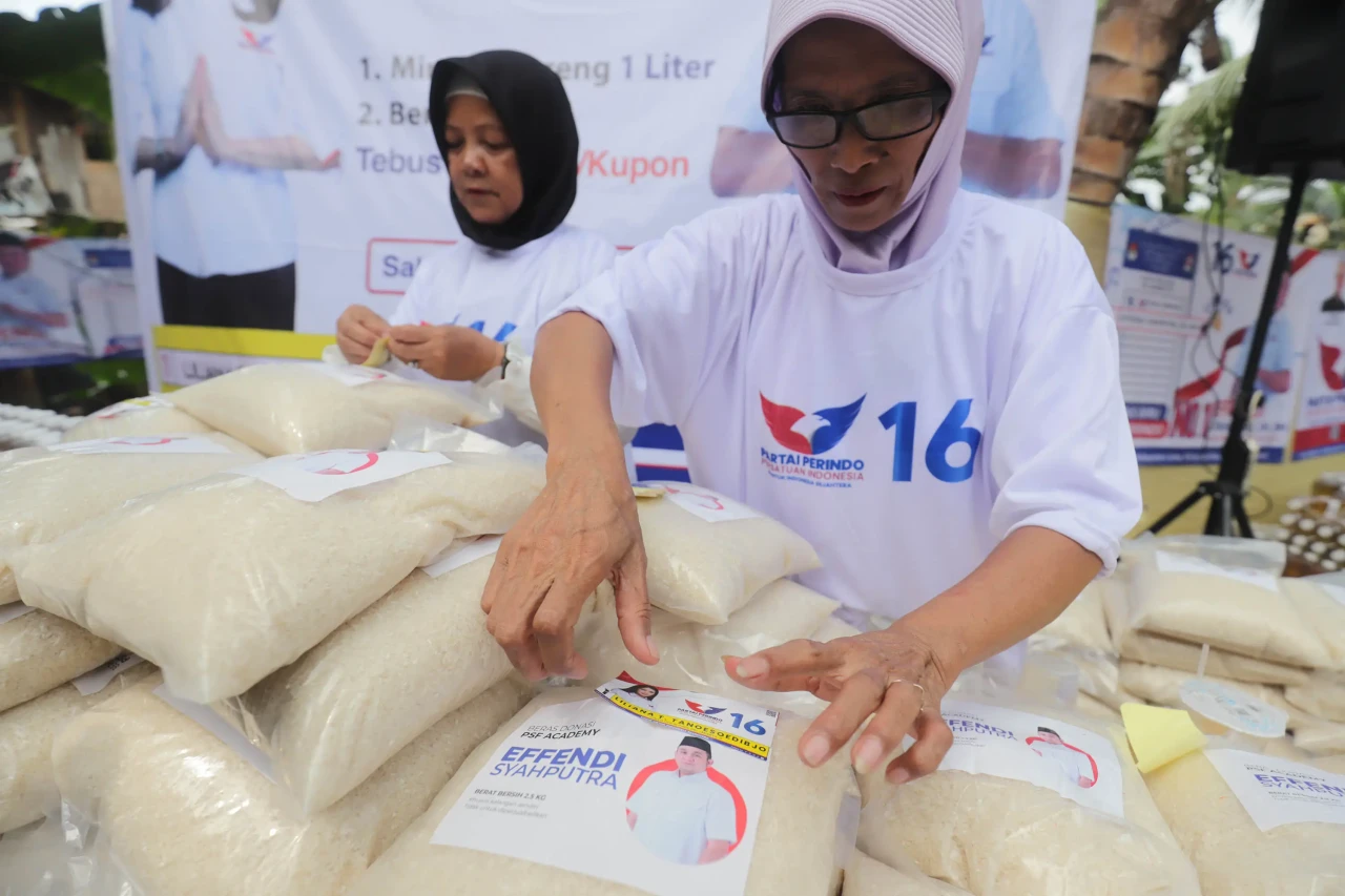Peduli kepada Masyarakat,...