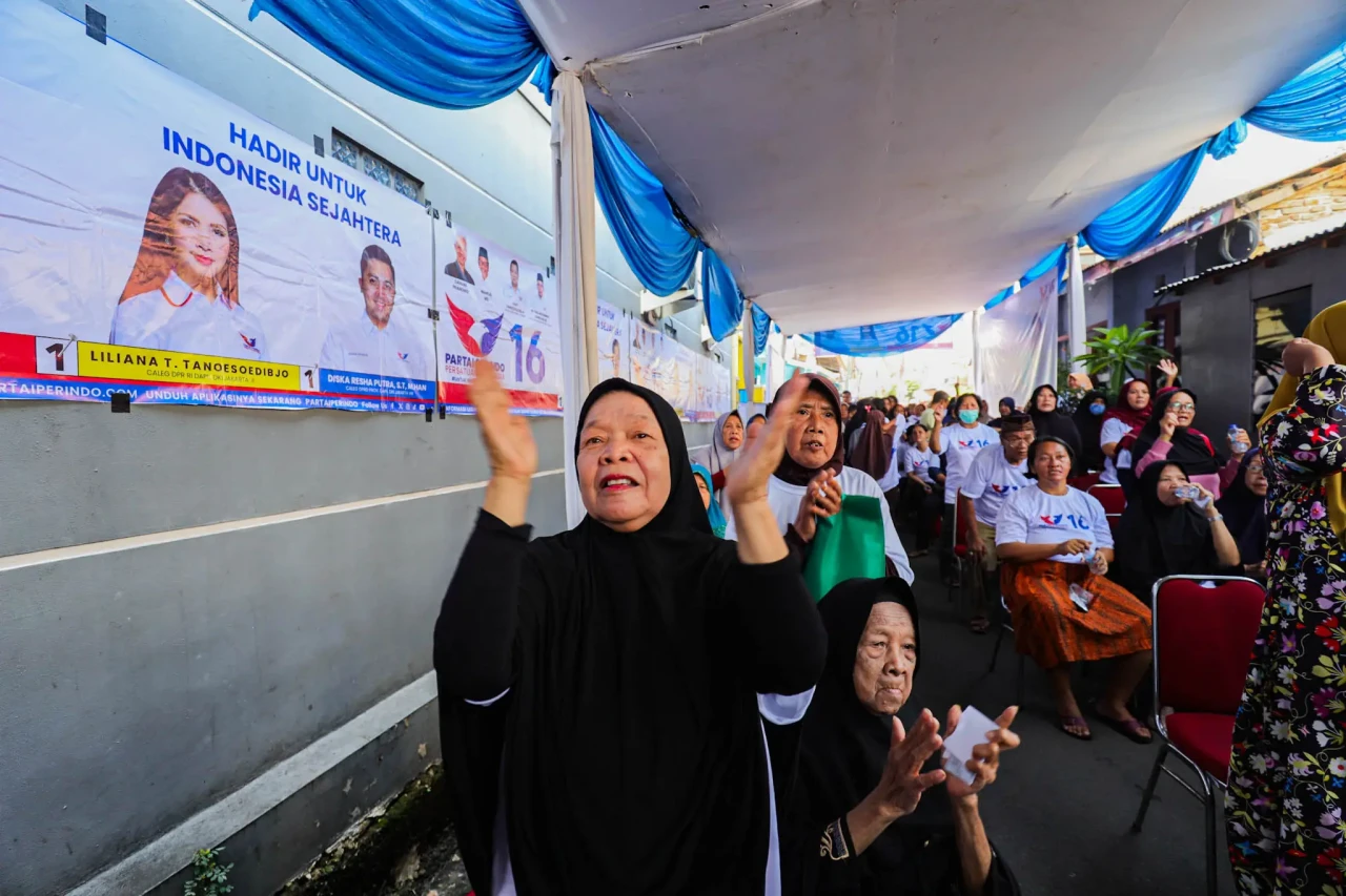 Partai Perindo Gelar...