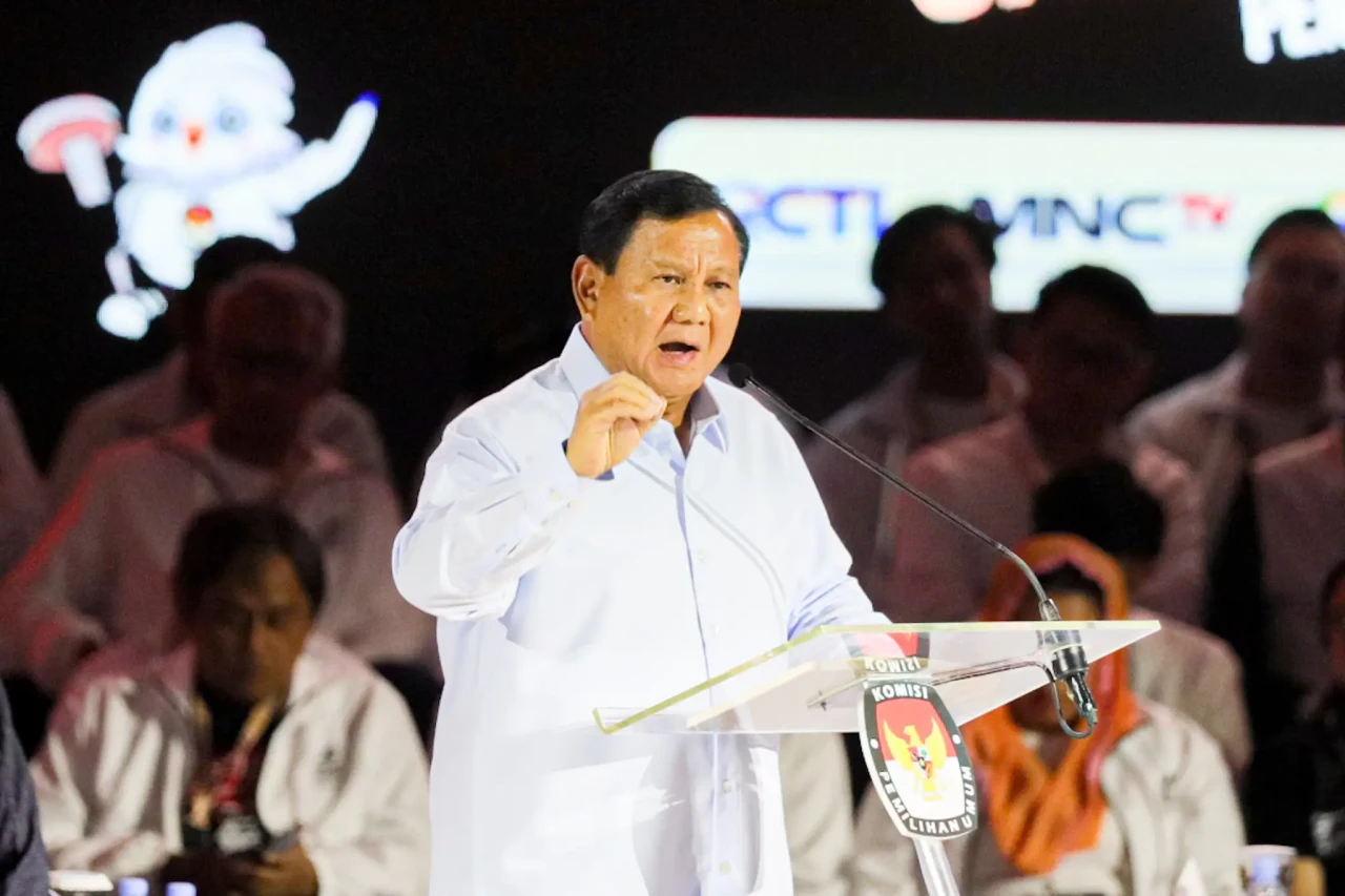Potret Tiga Capres Ikuti...