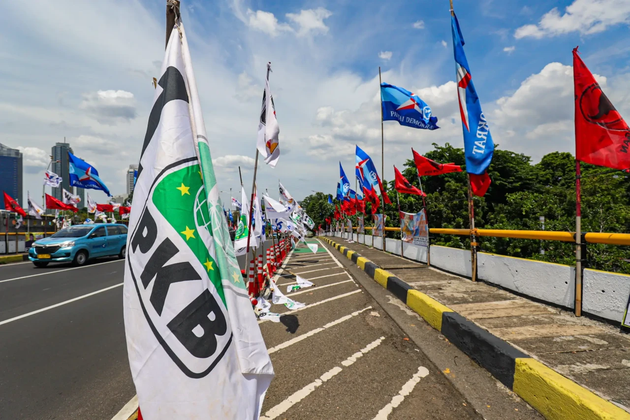 Pembatas Jalur Sepeda...