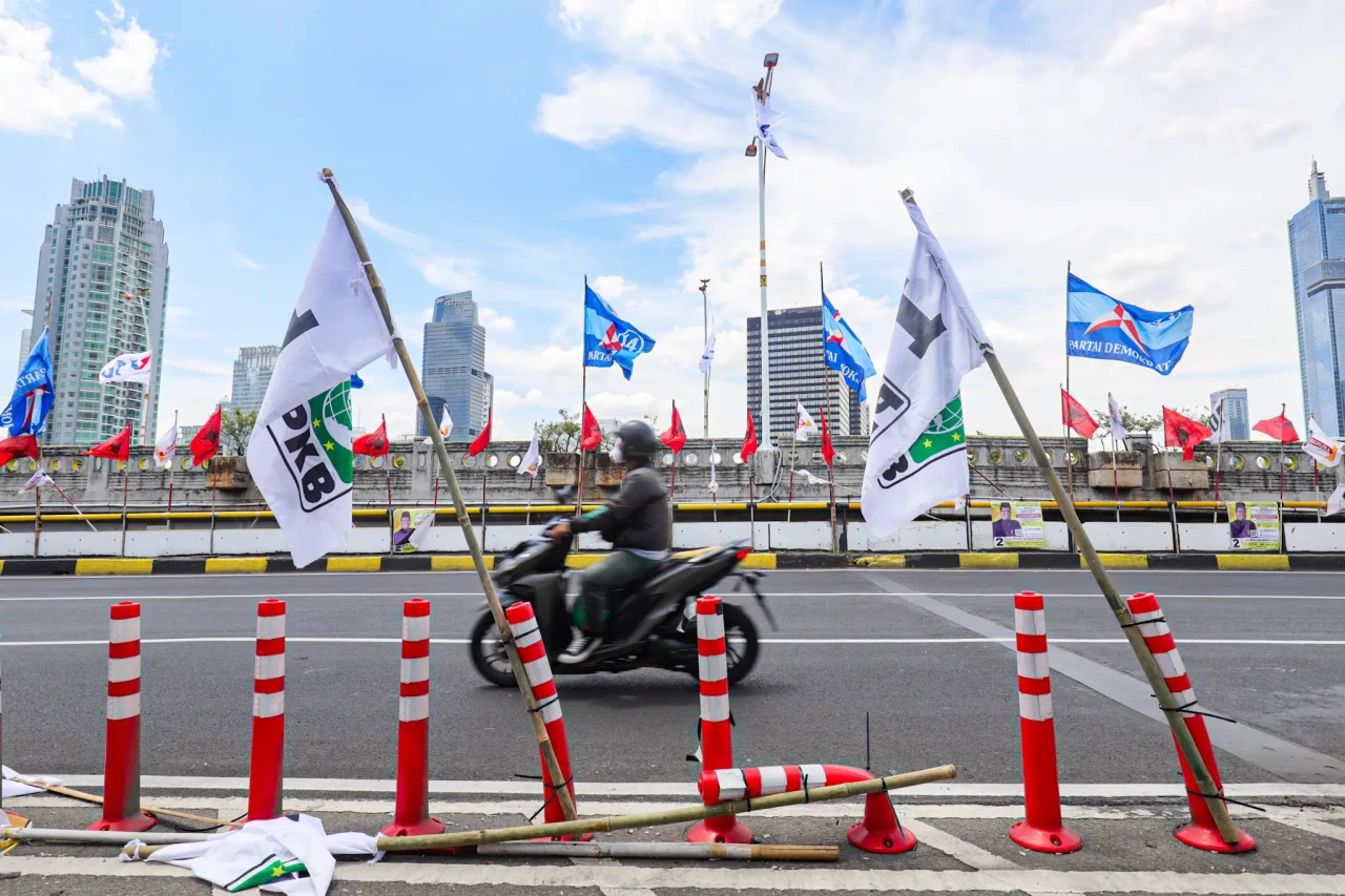 Pembatas Jalur Sepeda...