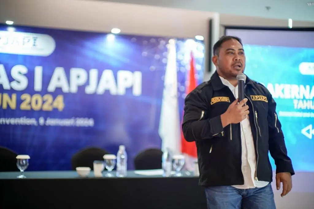 Bahas Strategi dan Inovasi,...