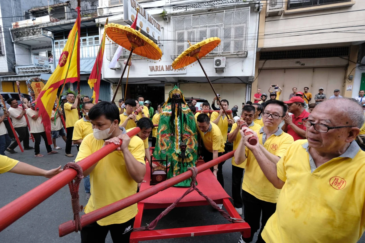 Ritual Pemindahan Patung...