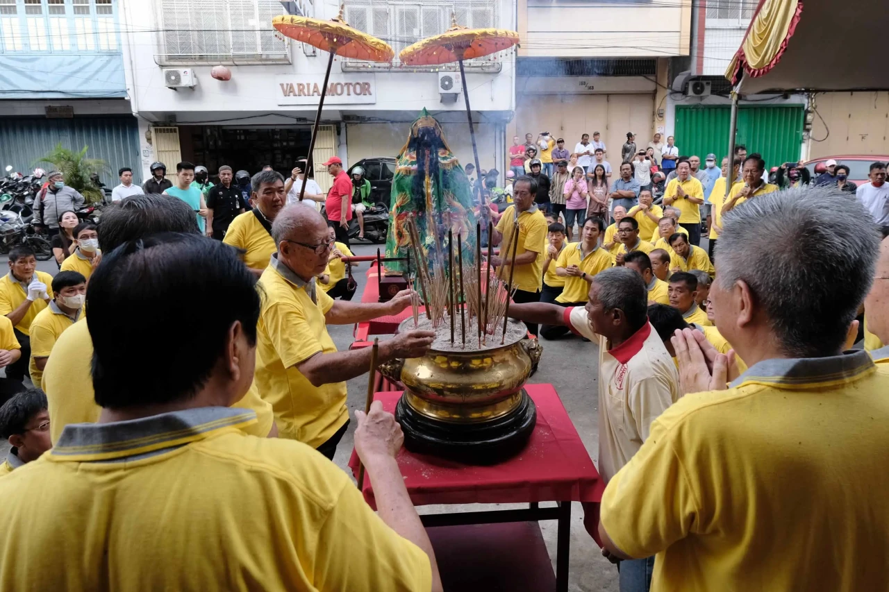 Ritual Pemindahan Patung...