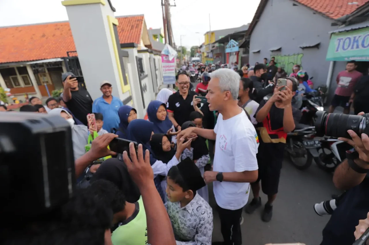 Sambil Berolahraga,...