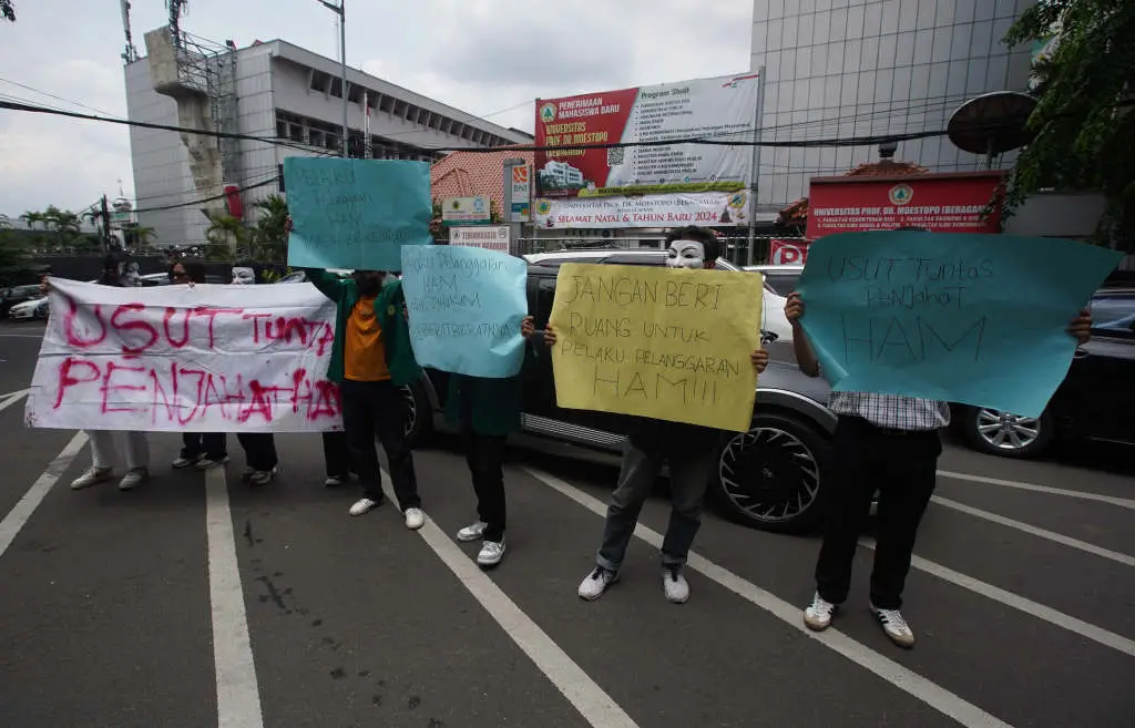Aksi Mahasiswa Melawan...