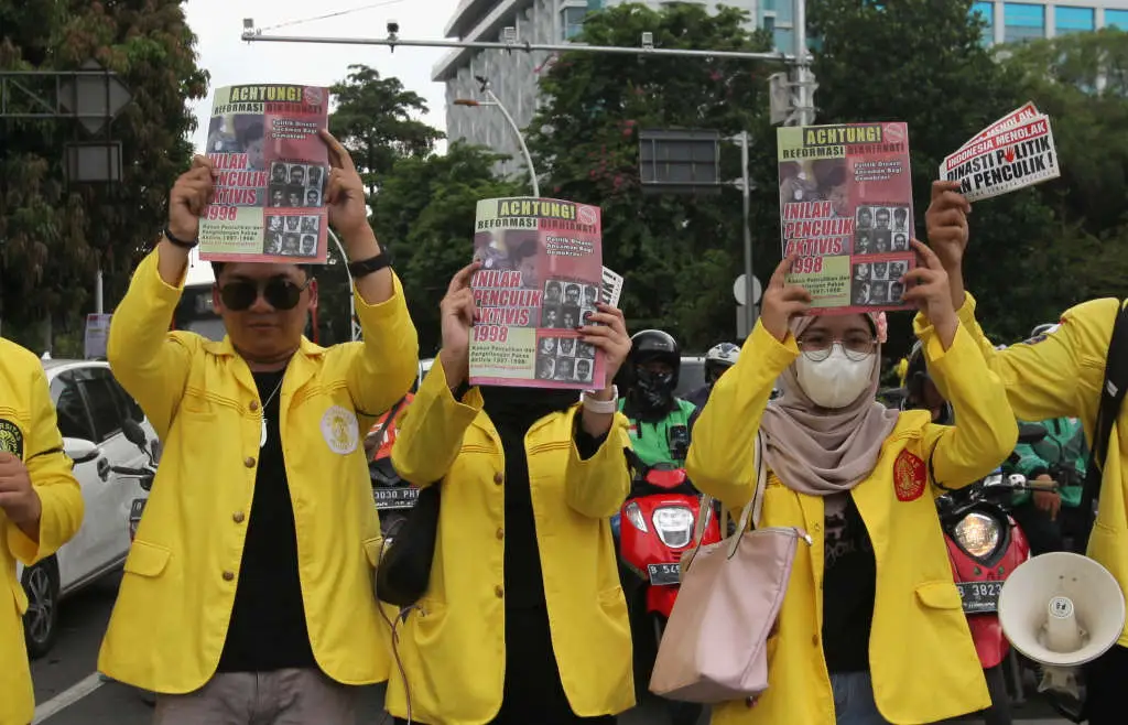 Aksi Mahasiswa Melawan...