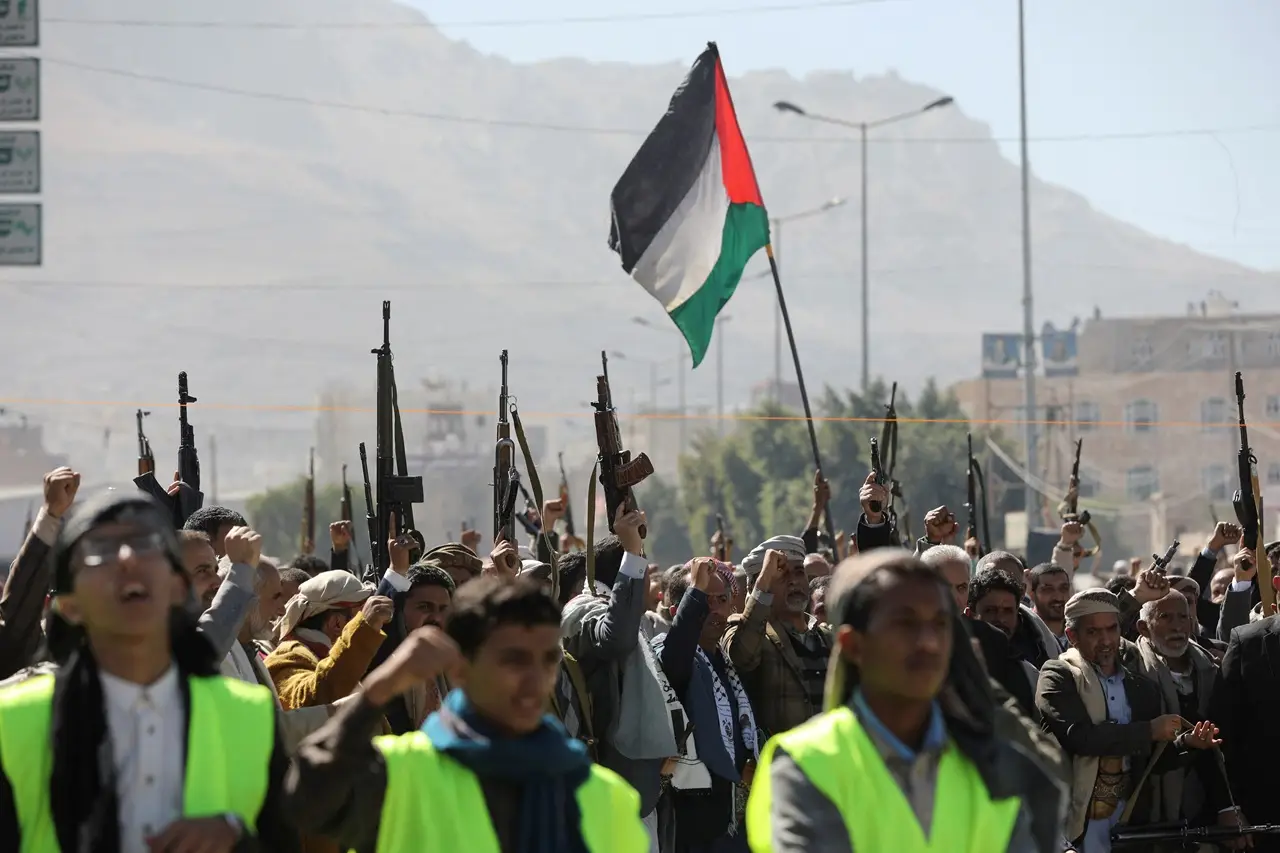 Bela Palestina, Ratusan...