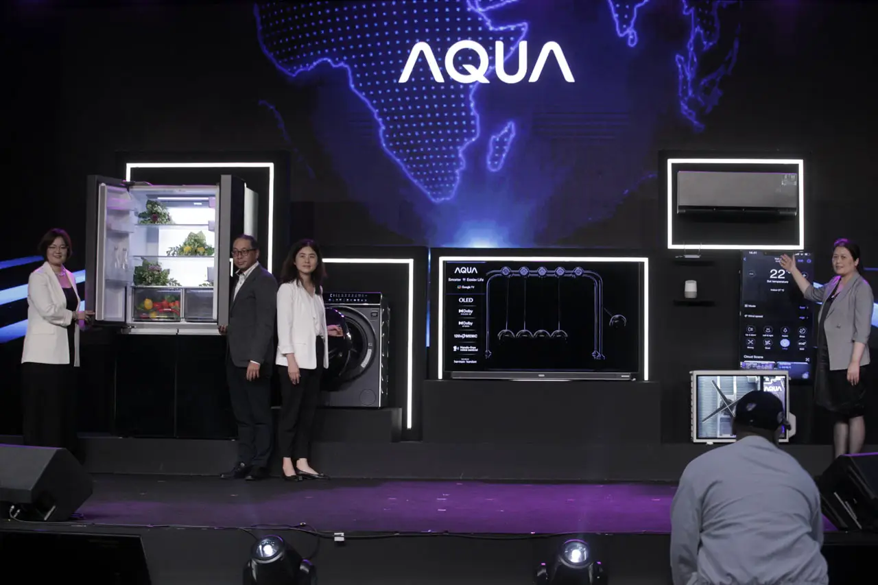 Sambut Awal Tahun, AQUA...