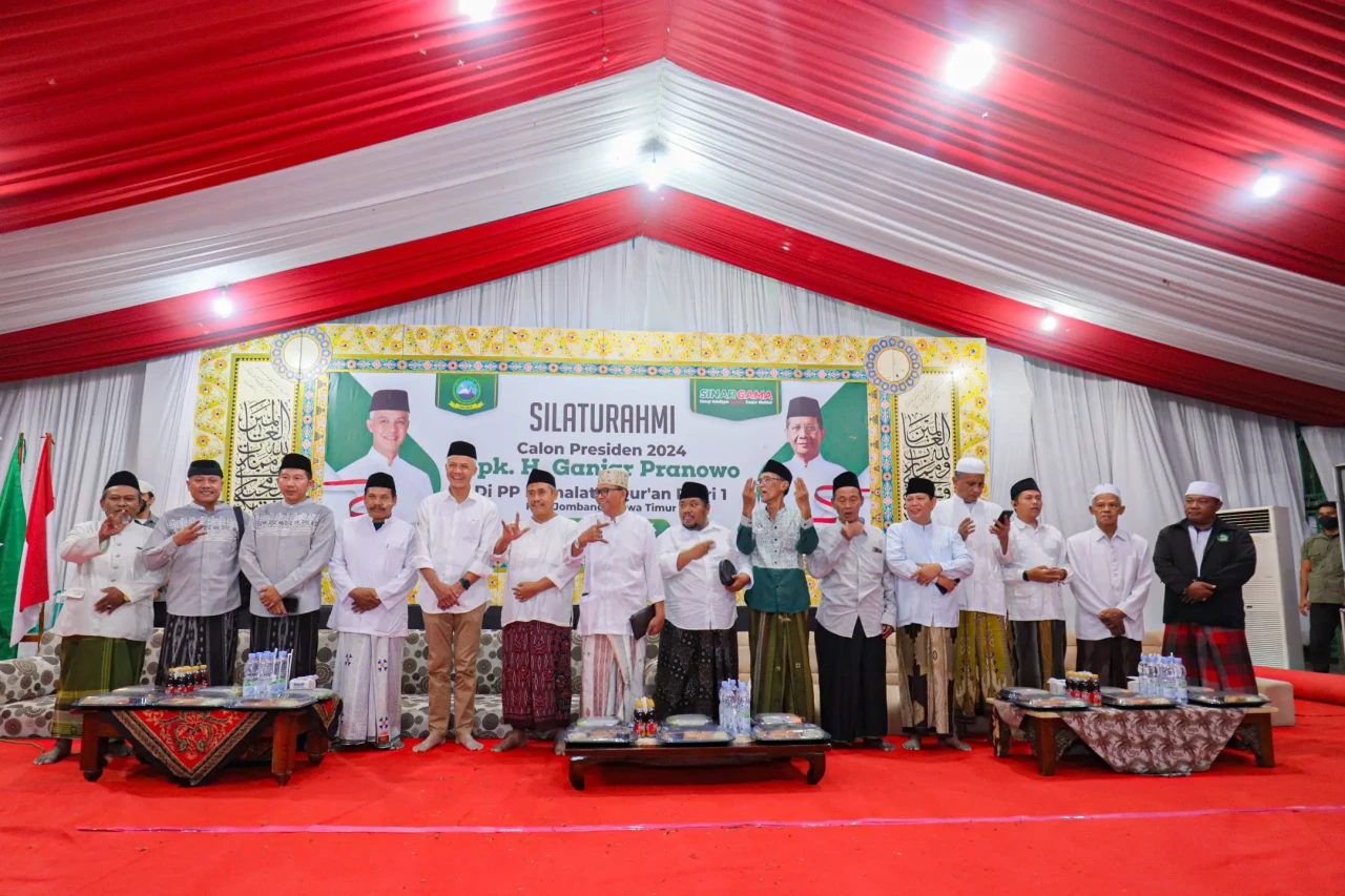 Ganjar Pranowo Hadiri...