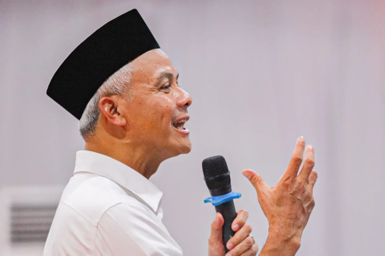 Ganjar Pranowo Hadiri...