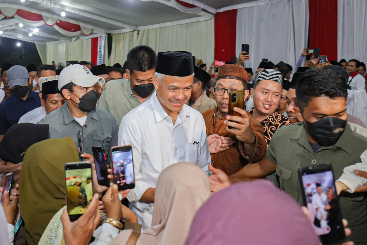 Ganjar Pranowo Hadiri...