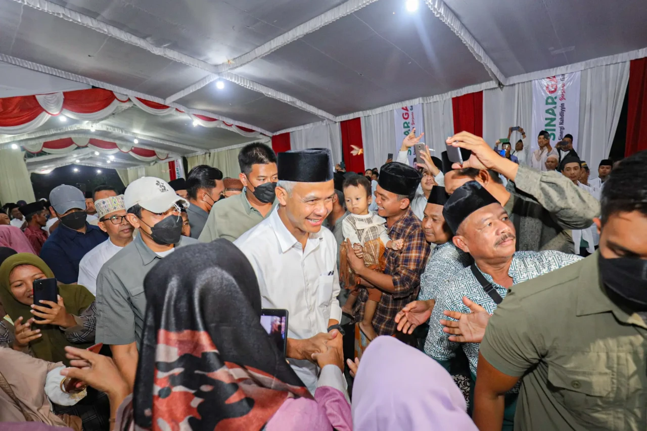 Ganjar Pranowo Hadiri...