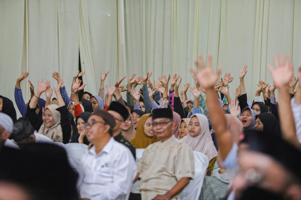 Ganjar Pranowo Hadiri...