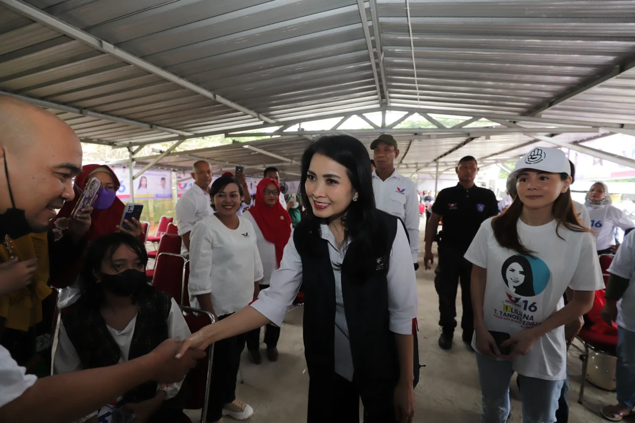 Partai Perindo Gelar...