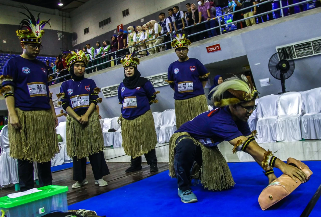 Potret Keseruan Super...