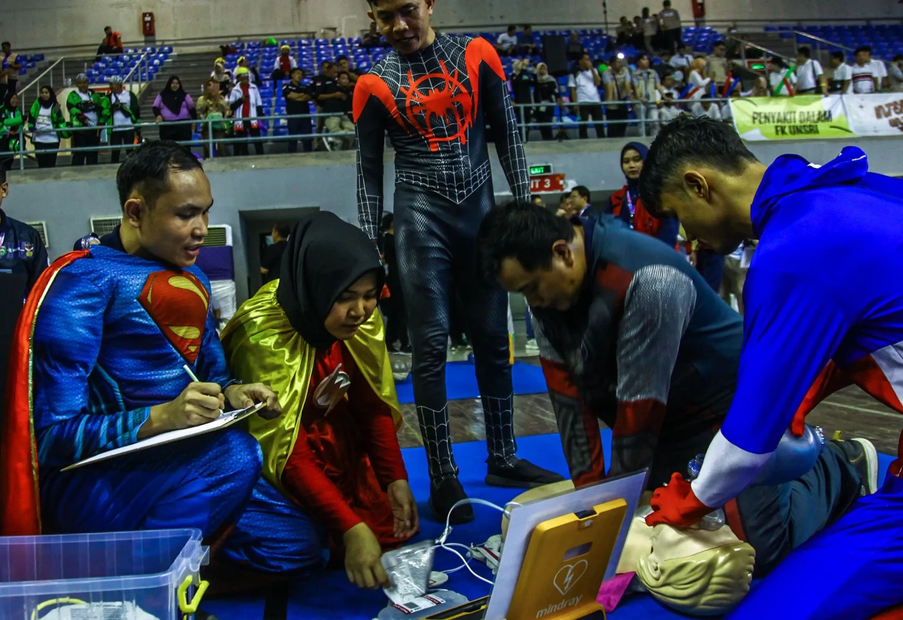 Potret Keseruan Super...