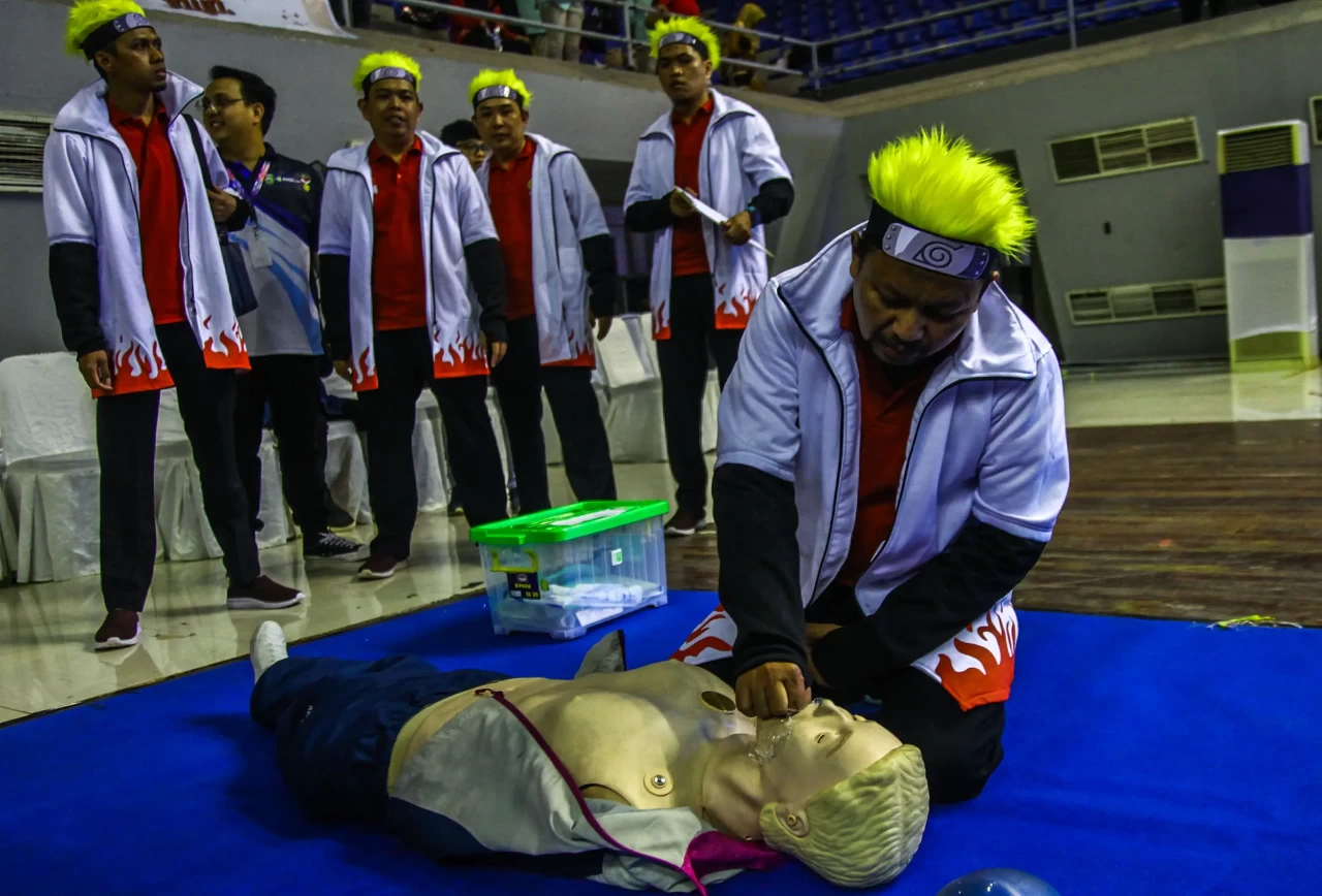 Potret Keseruan Super...