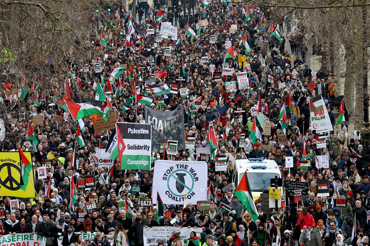 Bela Palestina, Ribuan...