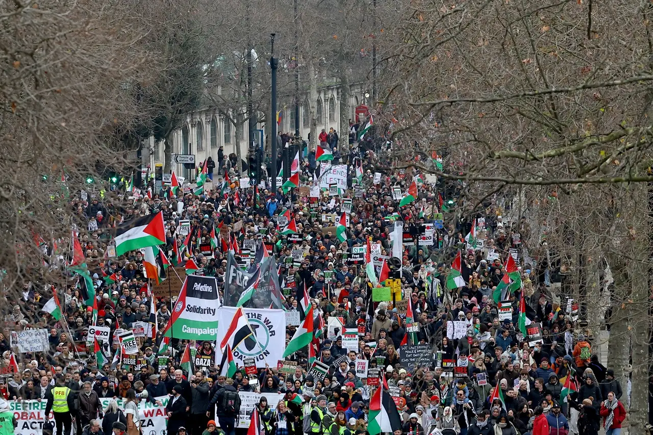 Bela Palestina, Ribuan...