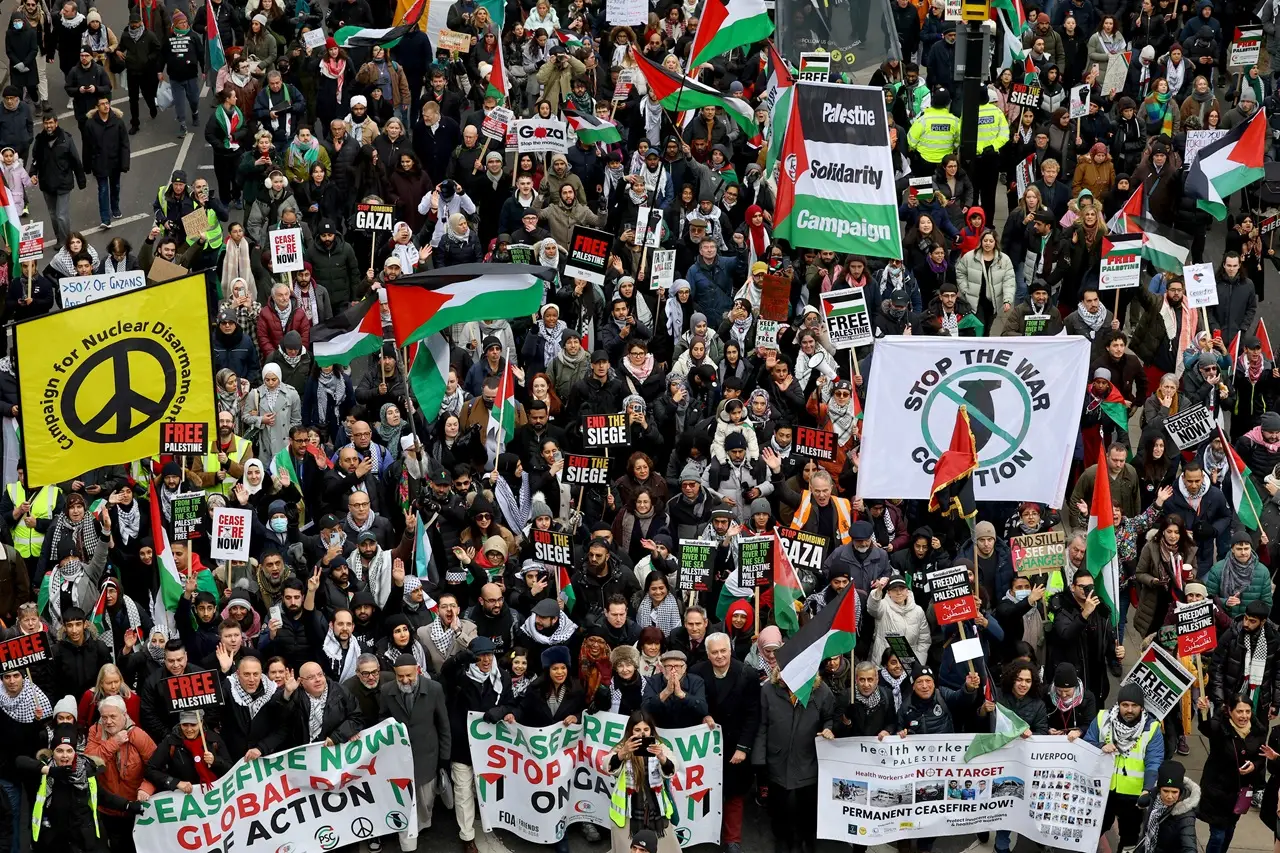 Bela Palestina, Ribuan...