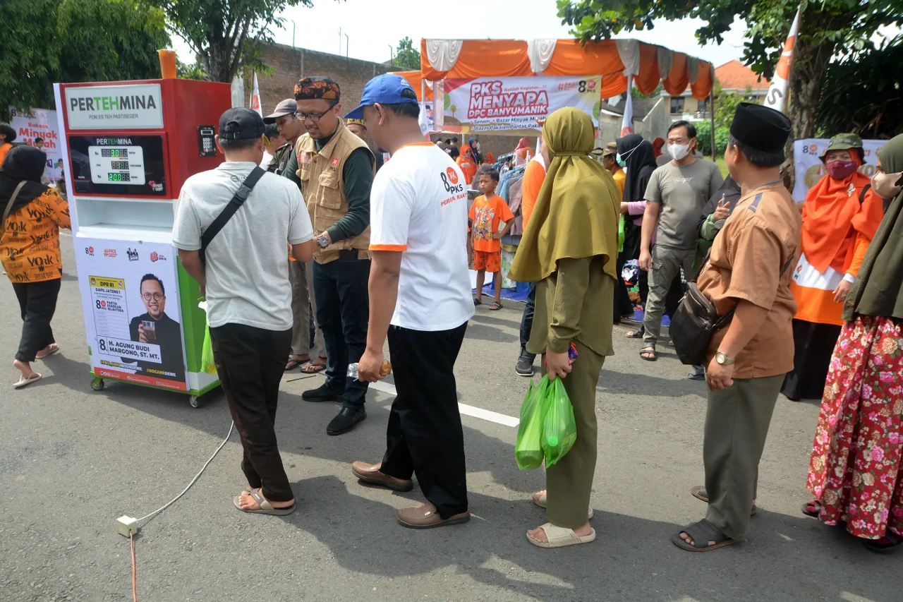 Rekor Minum Es Teh Serentak...