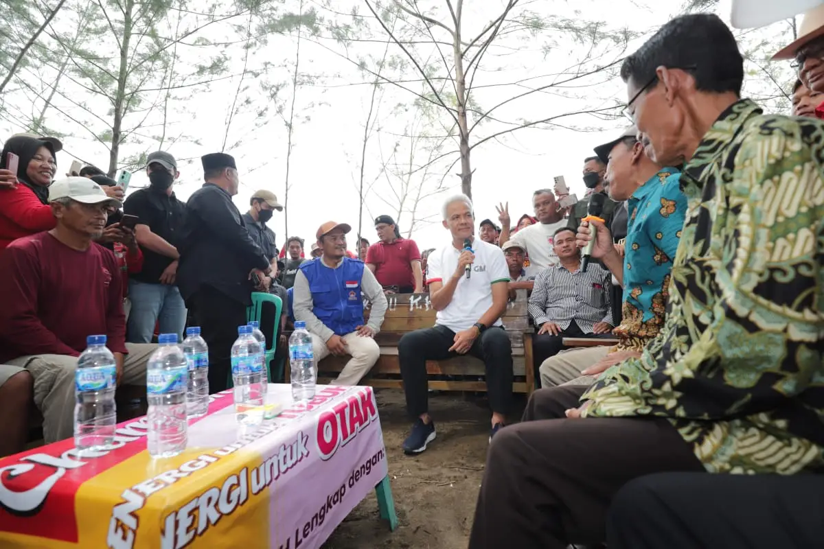Ganjar Pranowo Dengarkan...