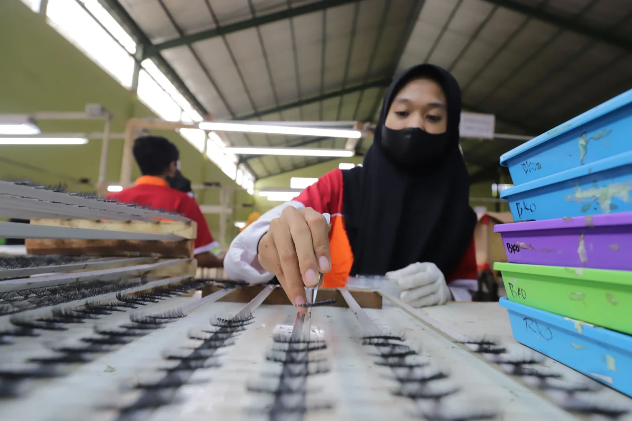 Melihat dari Dekat Produksi...