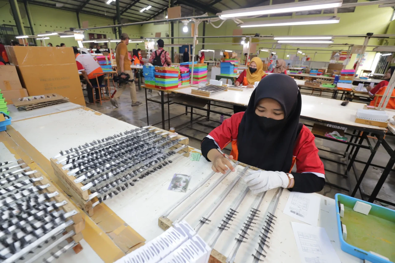 Melihat dari Dekat Produksi...