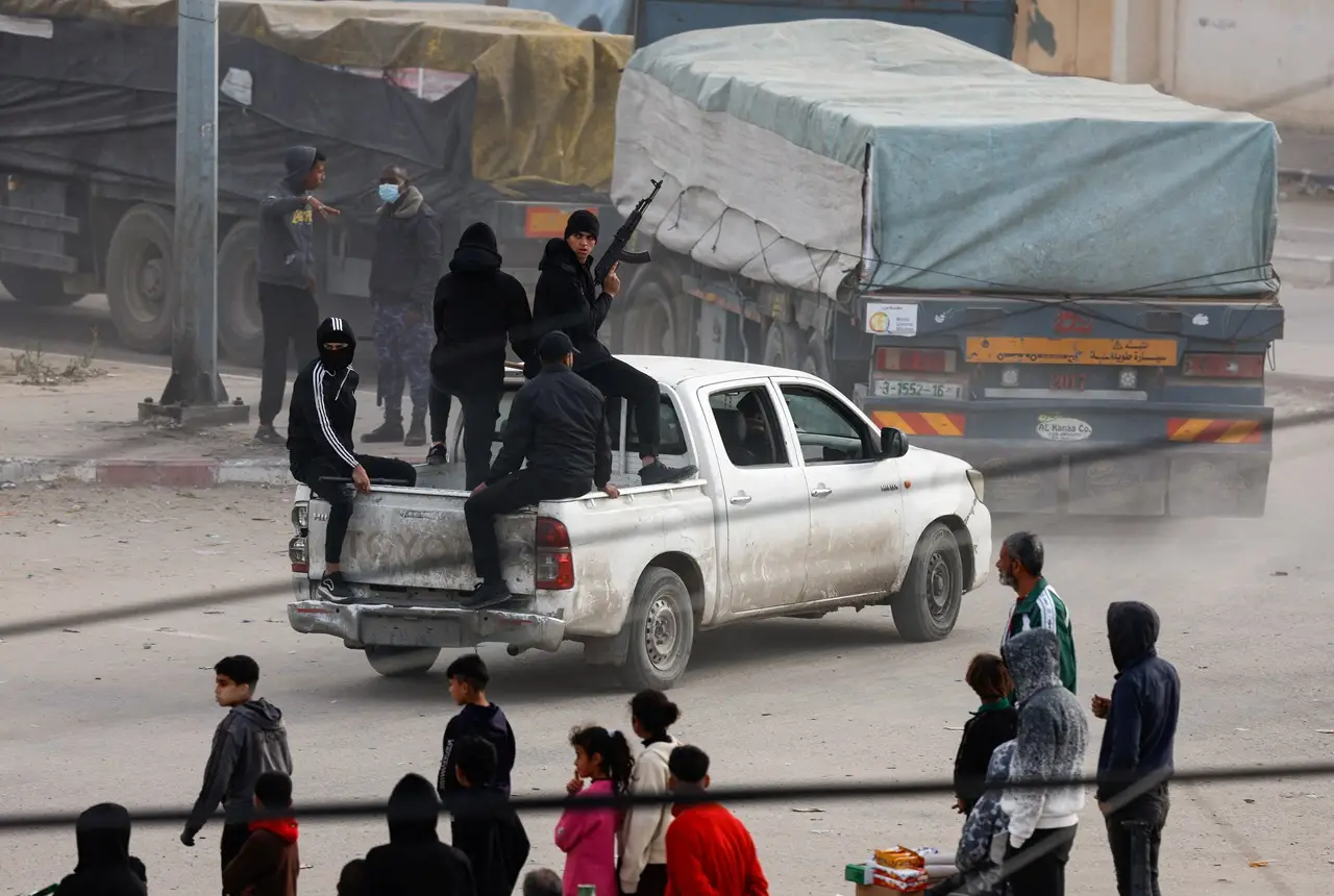 Tiba di Rafah, Truk...