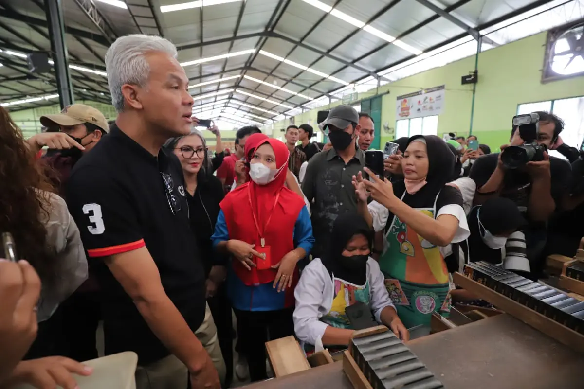 Ganjar Temui Buruh Tembakau...