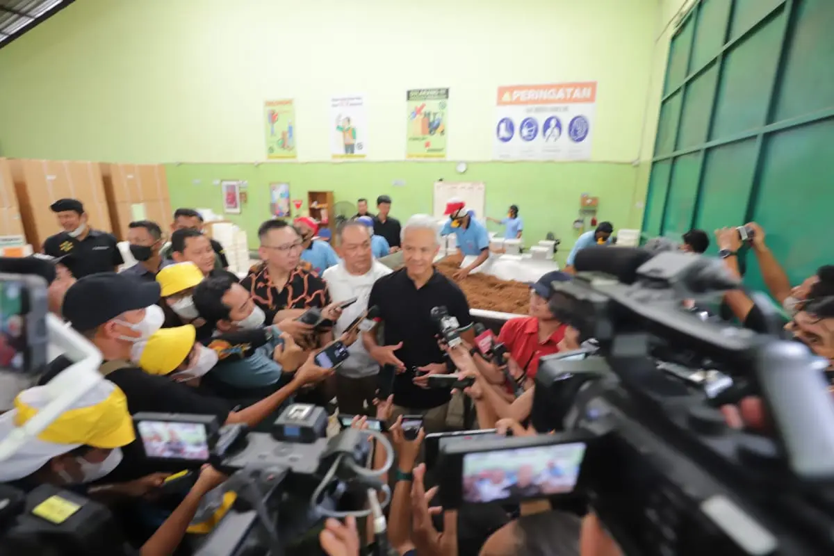 Ganjar Temui Buruh Tembakau...