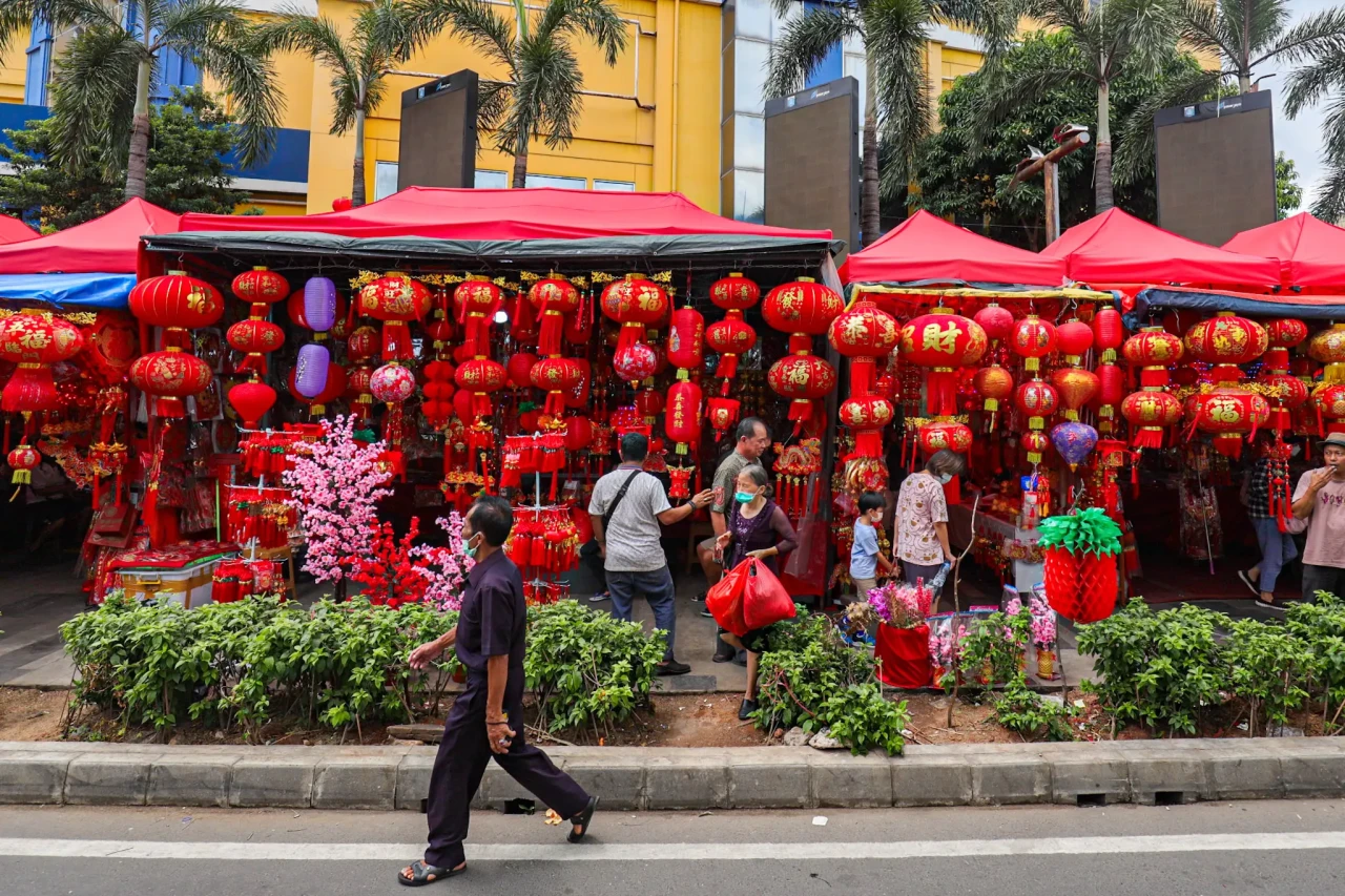 Merah Merona, Pedagang...