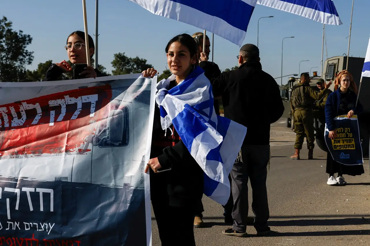Warga Israel Protes...