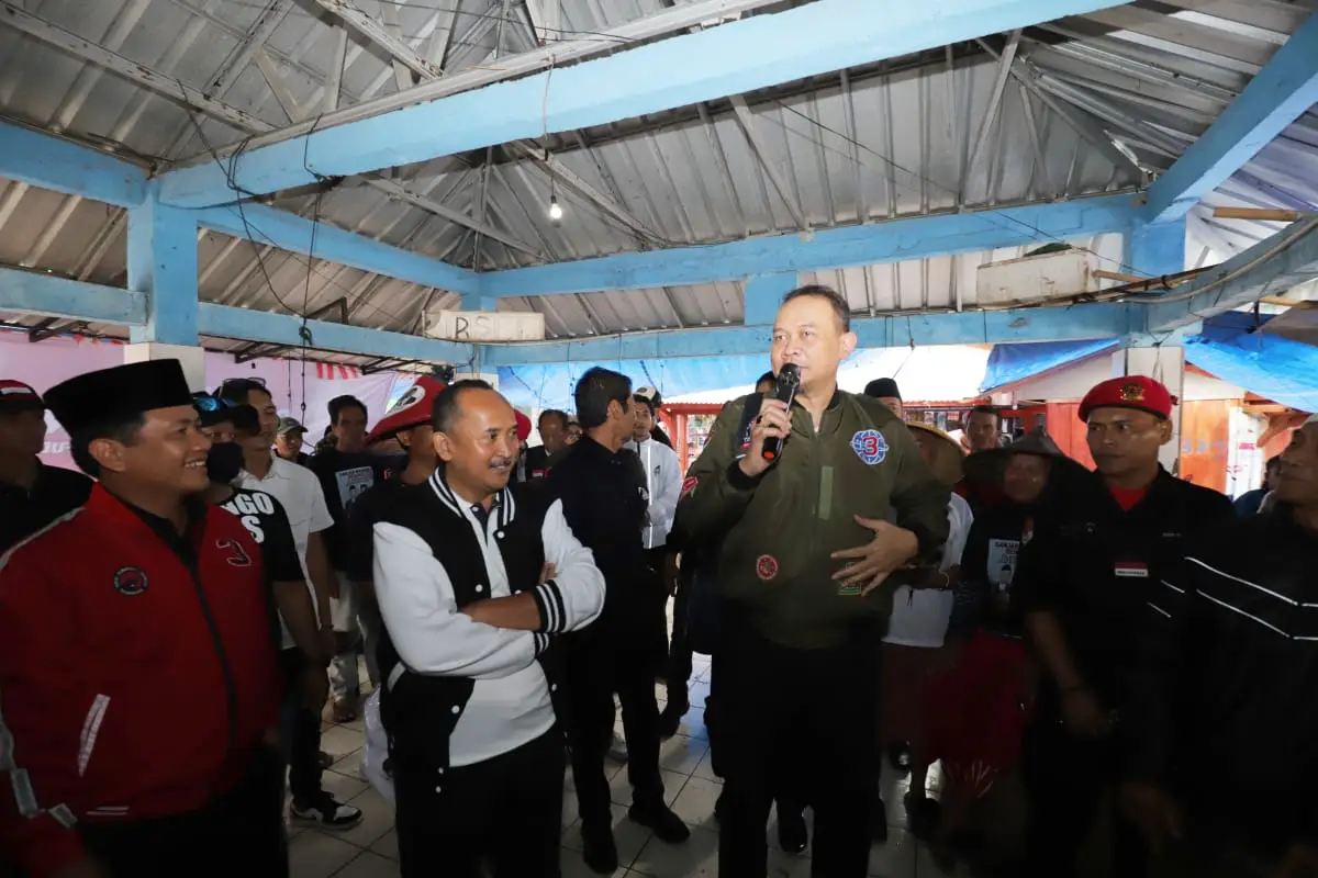 Kampanyekan Ganjar-Mahfud,...