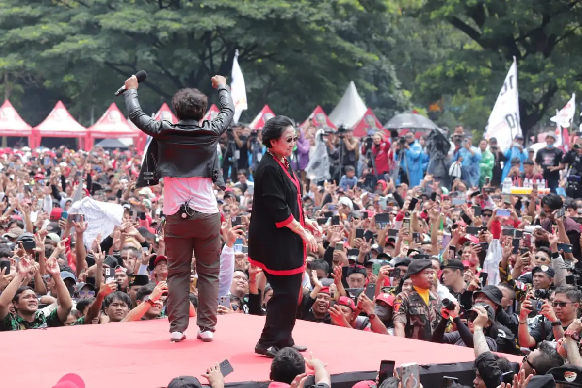 Asiknya Megawati Joget...