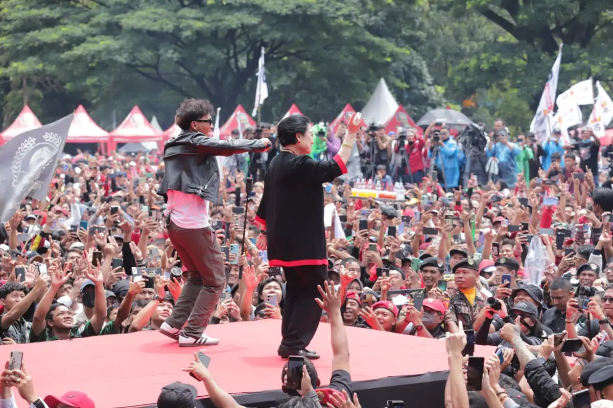 Asiknya Megawati Joget...